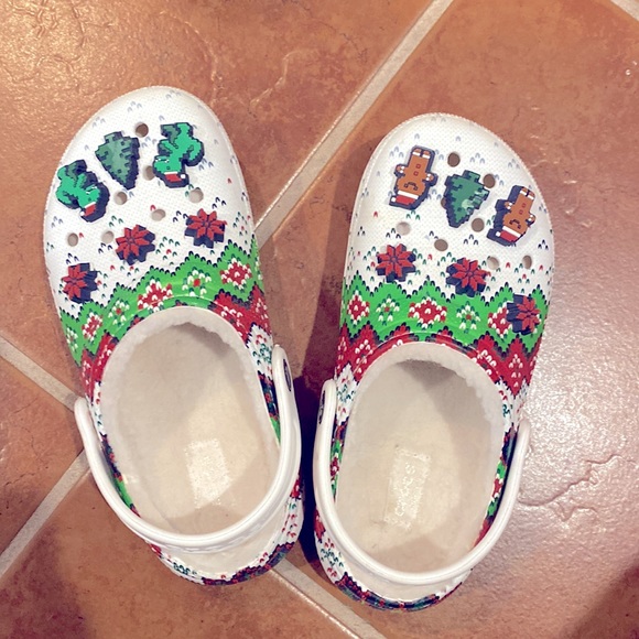 Christmas 🎄 Crocs Fuzzy Clogs Big Kid - Picture 4 of 9